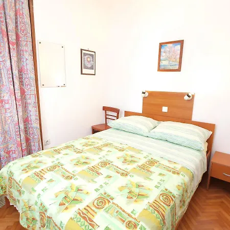 Ivan 41 Apartman Póla